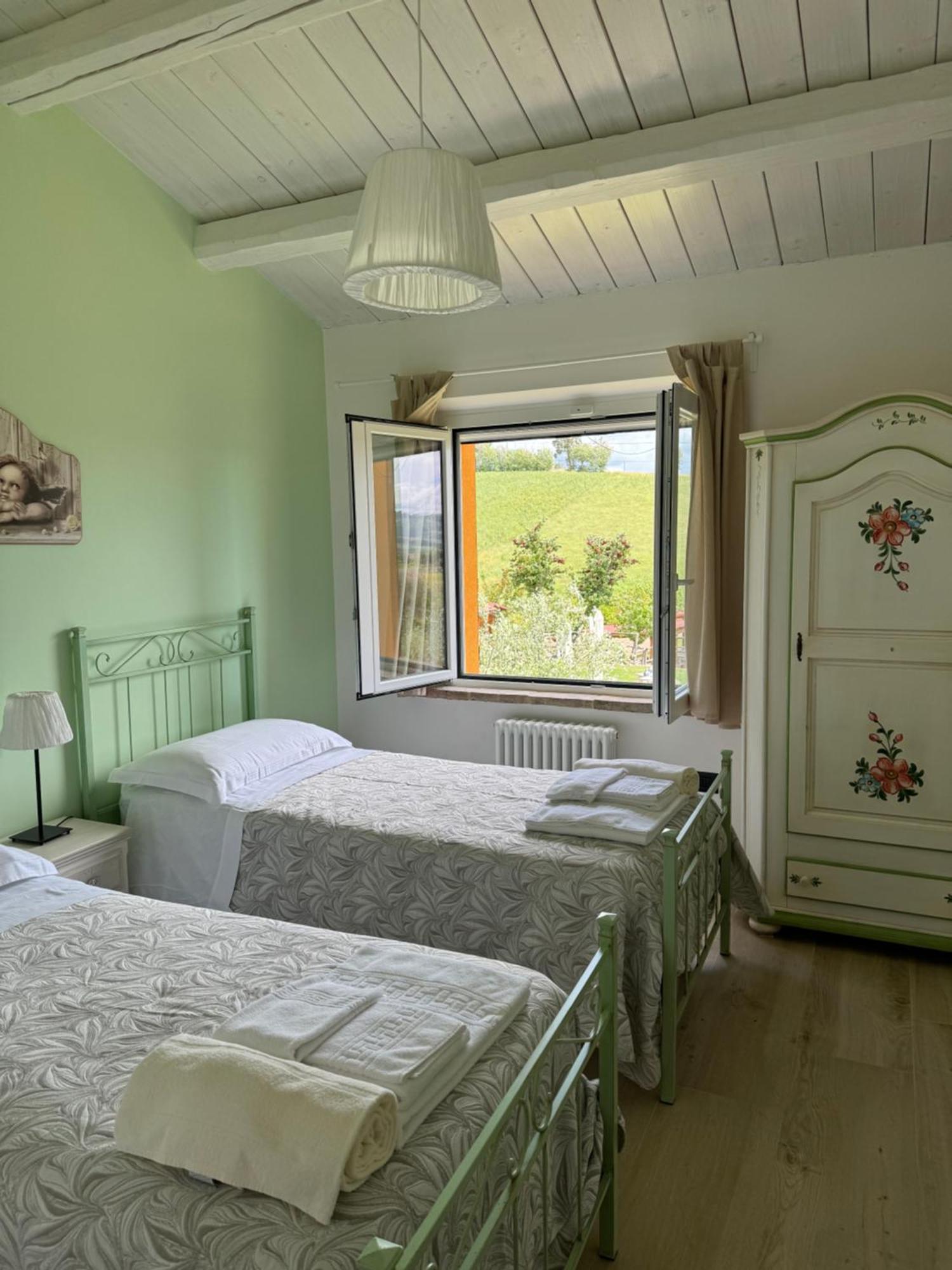 Montenovo Country House Ostra Vetere Kamer foto